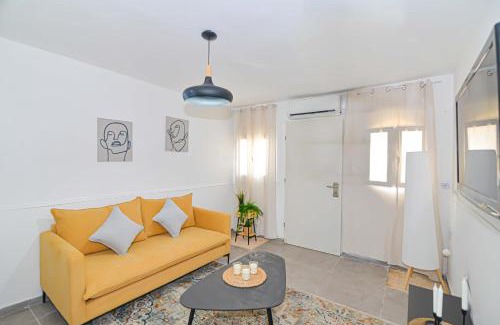 Hadera Apartment | Experience הדירה בלבן: Ocean Views & Private Beach Awaits