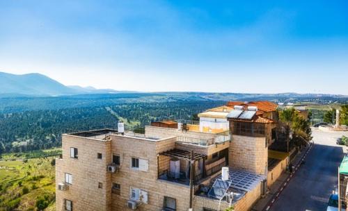 Safed Old City House | Family-Friendly Mendis Accommodation with Great Reviews