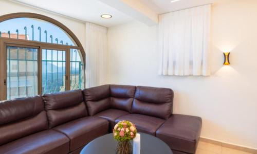 Safed Old City House | Family-Friendly Mendis Accommodation with Great Reviews