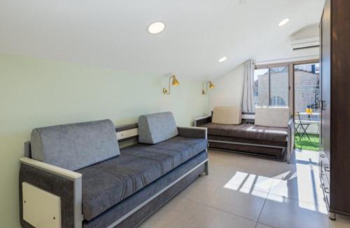 Safed Old City House | Family-Friendly Mendis Accommodation with Great Reviews