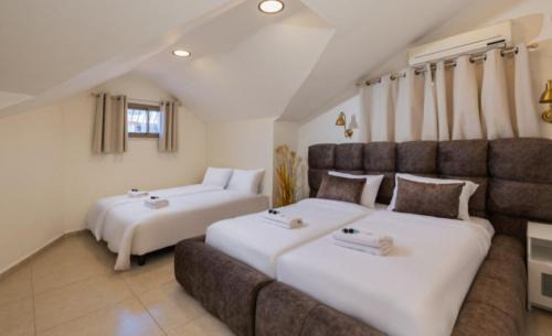 Safed Old City House | Family-Friendly Mendis Accommodation with Great Reviews