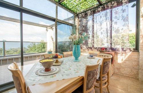 Idmit House | Experience Sea & Mount: A 4-Star Gem in Galilee