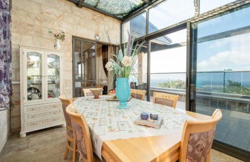 Idmit House | Experience Sea & Mount: A 4-Star Gem in Galilee