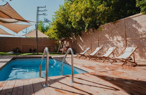 Hadera Other | Explore המתחם: Family-Friendly Retreat with Hot Tub