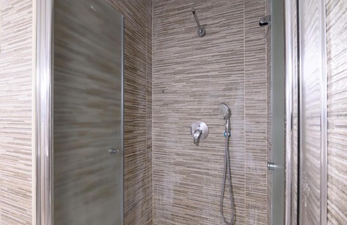 Shlomi Villa | Discover העוגן והים: Family-Friendly Retreat with Pool