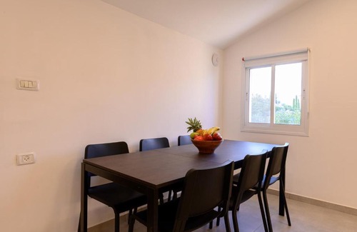 Shlomi Villa | Discover העוגן והים: Family-Friendly Retreat with Pool