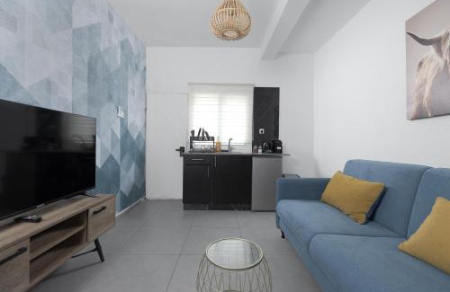 Eilat Apartment | Family-Friendly Retreat at השיטה 1 with Top Guest Ratings