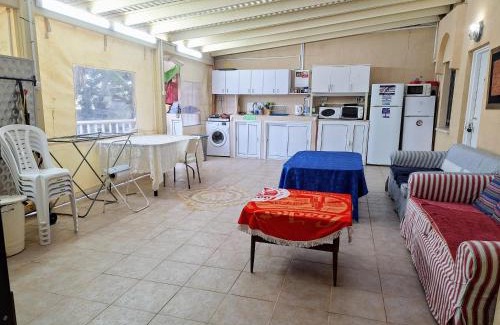 Mitzpe Ramon House | Comfortable Rentals with Pool and Pet-Friendly Options