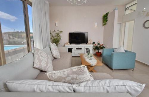Kerem Ben Zimra Apartment | Villa Luzon - Private Pool Retreat in Kerem Ben Zimra