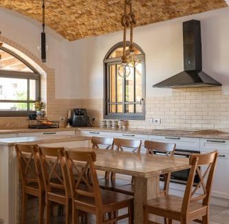 Hoshaya Villa | Discover Relaxation at וילת האבן - Family & Pet Friendly