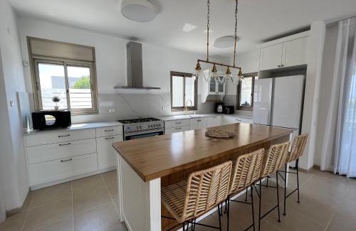 Gilboa Villa | Discover the Enchantment of וילת קסם הזוהר in NIR YAFE