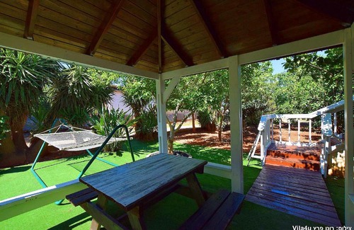 Goren Cabin | Experience the Charm of זוהר של זכרונות with Hot Tub & Pool