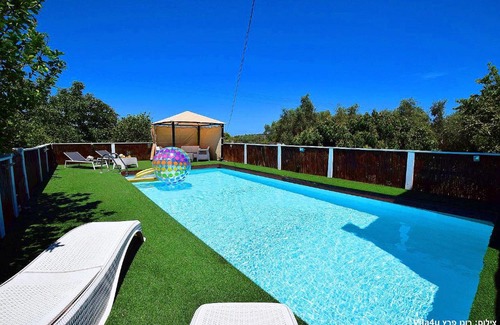 Goren Cabin | Experience the Charm of זוהר של זכרונות with Hot Tub & Pool