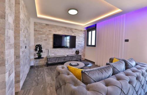 Haifa Apartment | Seaside Dream - Elegant Suite with Hot Tub and Ocean Views