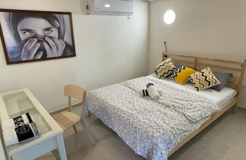Jerusalem Cabin | Inspiring Stays at חצר הצ'אנס with Oceanfront Views