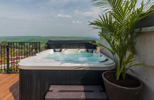 Yavne'el Villa | Serene Terra Nova Villa with Private Pool & Jacuzzi Near Kinneret