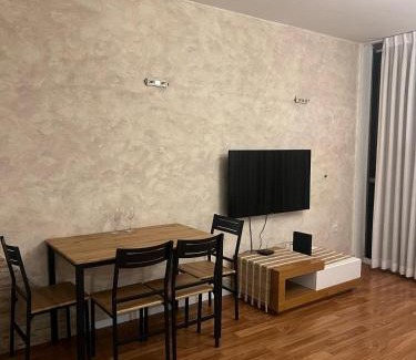 Caesarea Apartment | Discover יולי גולף: Oceanfront Retreat with Hot Tub Relaxation