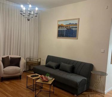 Caesarea Apartment | Discover יולי גולף: Oceanfront Retreat with Hot Tub Relaxation