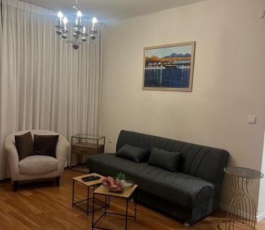 Caesarea Apartment | Discover יולי גולף: Oceanfront Retreat with Hot Tub Relaxation