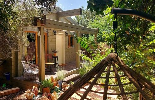 Amirim House | Discover לב אמירים: Oceanfront Stay with Pool & Breakfast