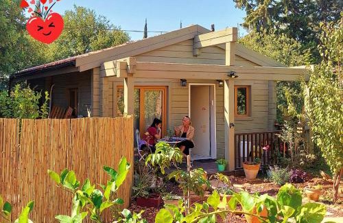 Amirim House | Discover לב אמירים: Oceanfront Stay with Pool & Breakfast