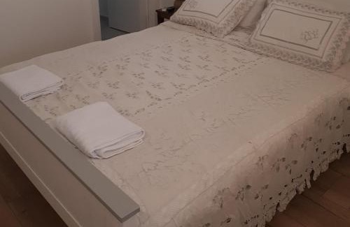 Kiryat Ono House | Experience Etty's House: Family-Friendly Getaway Awaits