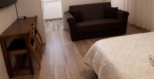 Kiryat Ono House | Experience Etty's House: Family-Friendly Getaway Awaits