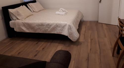 Kiryat Ono House | Experience Etty's House: Family-Friendly Getaway Awaits