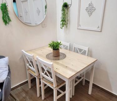 Safed Apartment | Unwind in Safed: Guest Rated 9.8 for Your Getaway