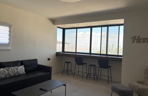 Tiberias Cabin | Relaxing Getaway at מבית תכלת: Pet-Friendly Retreat
