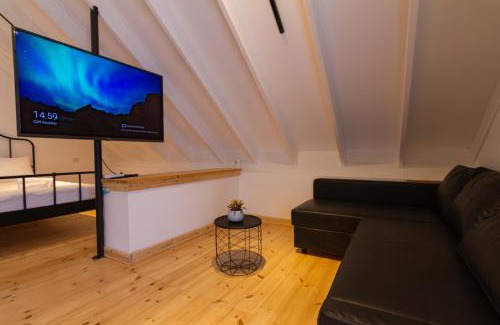 Ein Zivan Cabin | Mountain View Retreat with Breakfast & Kitchen Amenities