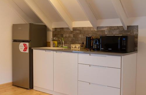 Ein Zivan Cabin | Mountain View Retreat with Breakfast & Kitchen Amenities