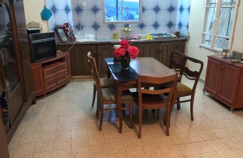 Deir Hanna Apartment | Discover Comfortable Accommodations in דיר חנא