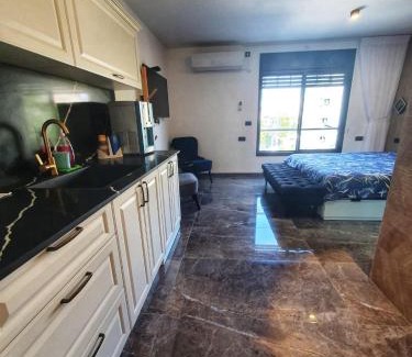 Kiryat Motzkin Apartment | Delightful Motzkin Sweet: Child-Friendly with Hot Tub
