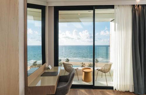 Bat Yam Hotel | Discover ALMERA: Family-Friendly Hotel with Kitchen Access