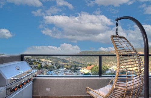 Safed Old City Villa | Experience Elegance at מלכות בעתיקה - 4-Star Family Haven