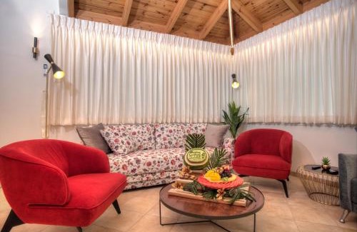 Safed Old City Villa | Experience Elegance at מלכות בעתיקה - 4-Star Family Haven