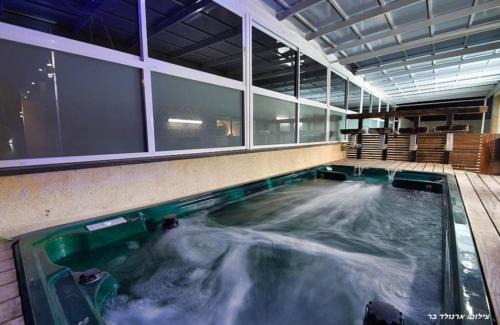 Vered Hagalil House | Relax in Style at ממלכת אהרון with Private Pool near Kinneret