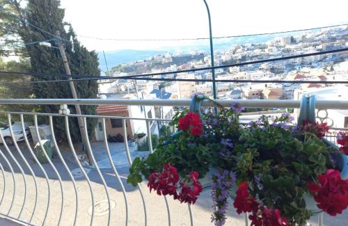Majdal al-Shams Bed & Breakfast | Discover מפגש החרמון: Family-Friendly Retreat Awaits