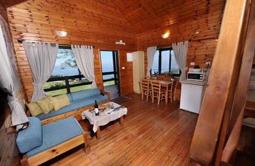 Gesher Bed & Breakfast | Explore מצפה השלום: 4-Star Haven with Pool & Breakfast
