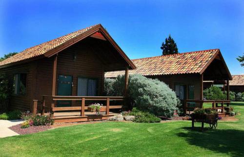 Gesher Bed & Breakfast | Explore מצפה השלום: 4-Star Haven with Pool & Breakfast