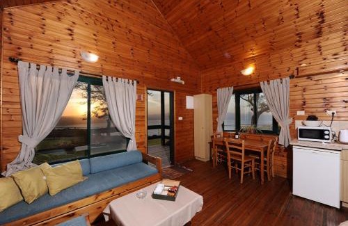 Gesher Bed & Breakfast | Explore מצפה השלום: 4-Star Haven with Pool & Breakfast