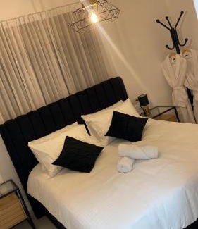 Tiberias Apartment | Unforgettable Stay at מצפור הכנרת - Garden Apartment