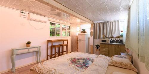 Jerusalem Apartment | Explore the Jerusalem Forest Studio for Unforgettable Stays