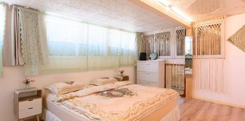 Jerusalem Apartment | Explore the Jerusalem Forest Studio for Unforgettable Stays