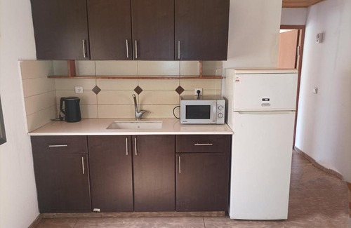 Emek HaMaayanot Apartment | Discover משק 38 תל תאומים: Pet-Friendly Retreat with Hot Tub