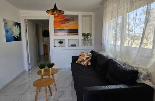 Poriyya Apartment | Exclusive נווה שחר: Private Hot Tub & Shared Pool Retreat