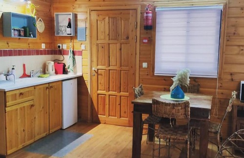 Mevoot HaHermon Ski Chalet | Explore Nofim BaDishon: Family-Friendly with Pool & Hot Tub