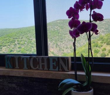 Ma'alot - Tarshiha Apartment | Relaxing Retreat in the Galilee with Family-Friendly Amenities