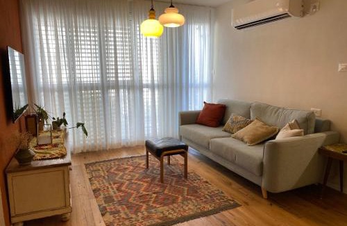Haifa Apartment | Escape to נופש ליד הים בת גלים - 4-Star Family Retreat